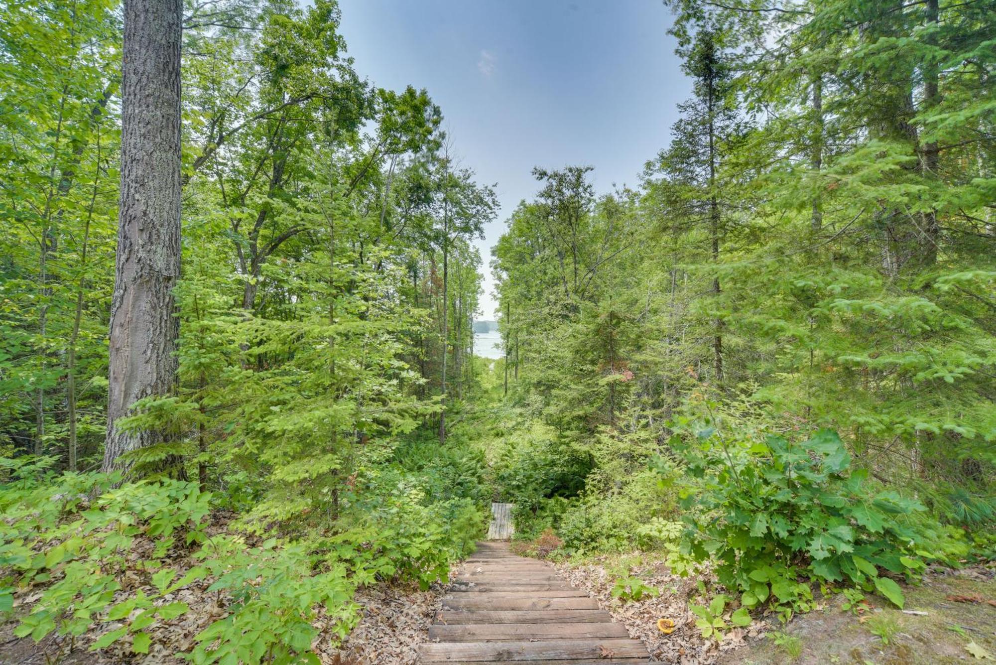 Scenic Hayward Lake View Retreat With Fire Pit Екстер'єр фото